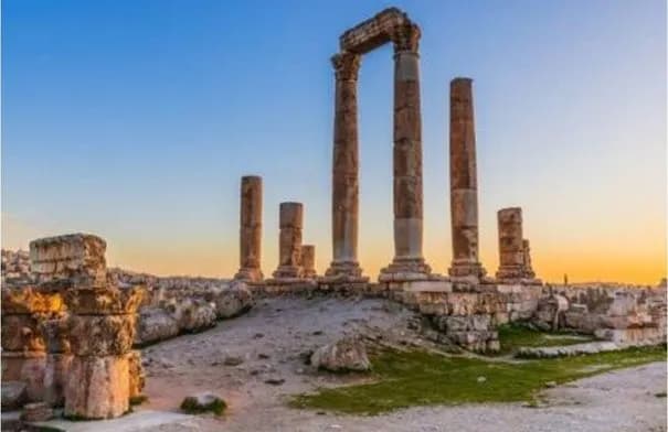 إنذار 15 محلا تجاريا في جرش لاعتدائها على الأرصفة