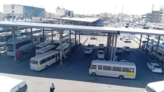 انطلاق التشغيل التجريبي لخطي إربد-الزرقاء وإربد-جرش بـ57 حافلة