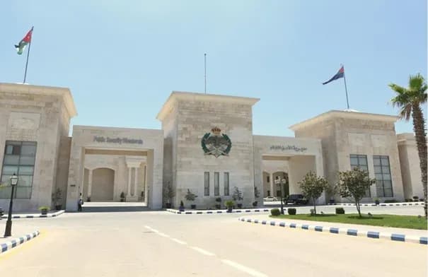 الدفاع المدني يسيطر على حريق في منجرة ومشغل تنجيد بوسط البلد
