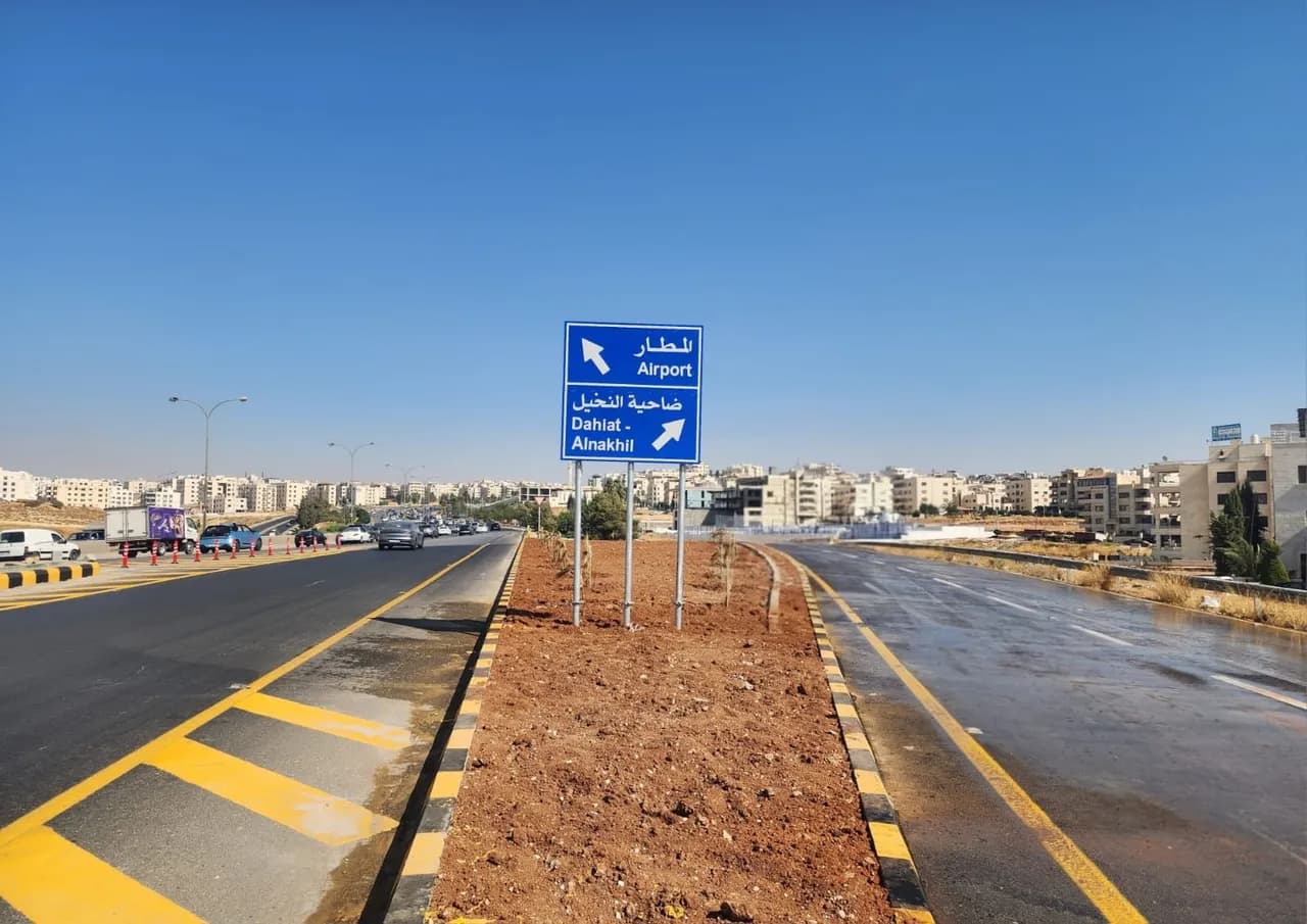 أمانة عمان تبدأ أعمال قشط وتعبيد ليلية في شارع مطار الملكة علياء