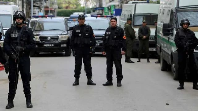 الجزائر: توقيف شخصين حاولا الاعتداء على إمام مسجد بعد خطبة عن عصابات الأحياء