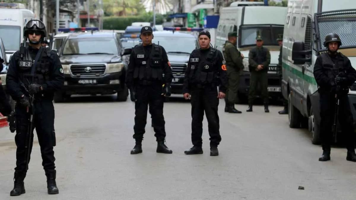 الجزائر: توقيف شخصين حاولا الاعتداء على إمام مسجد بعد خطبة عن عصابات الأحياء