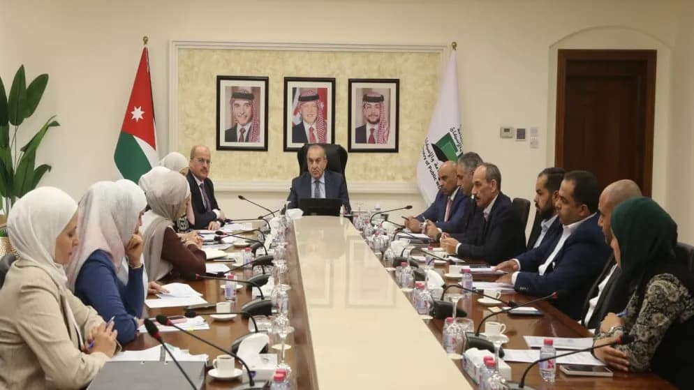 أبو السمن يترأس اجتماعاً لمتابعة مشاريع رؤية التحديث الاقتصادي