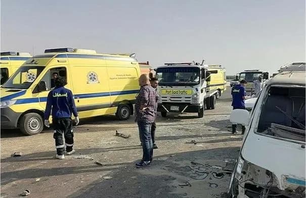 مصر.. إصابة 14 عاملاً في حادث تصادم بمحور سمالوط