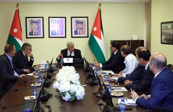 القطامين يبحث مع رجال الأعمال تعزيز الشراكة في مشاريع النقل