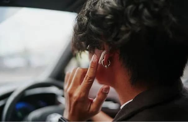 5 مشكلات شائعة في سماعات AirPods وكيفية حلها