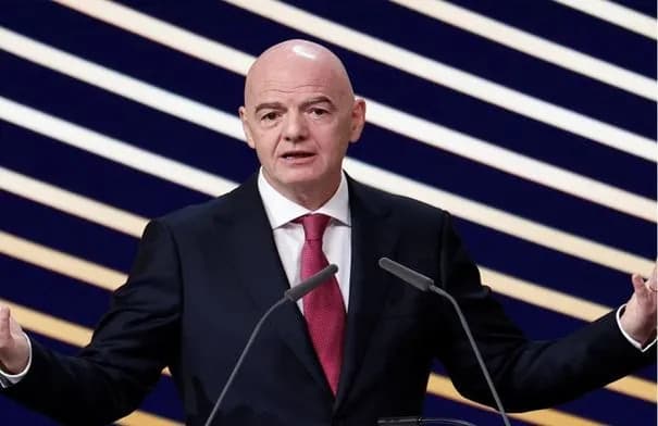 الاتحاد الهولندي يقترح قمة في أمستردام لإصلاح فيفا دون إنفانتينو