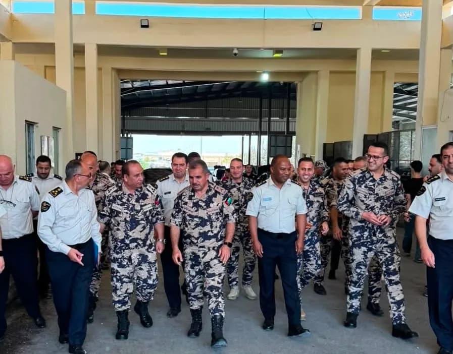 العكاليك يوجه بتسريع الإجراءات الجمركية في جمرك جابر ومعبر وادي الأردن