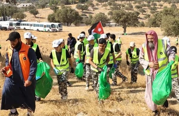 الأوقاف تنفذ حملة نظافة شاملة في منطقة تل القمر بالزرقاء