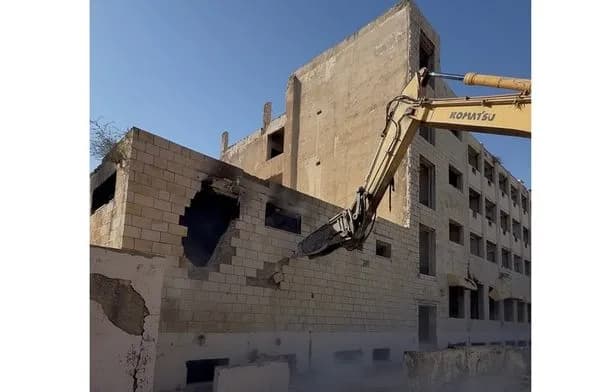 عمّان: إزالة كاملة لفندق كراون المهجور خلال ثلاثة أسابيع