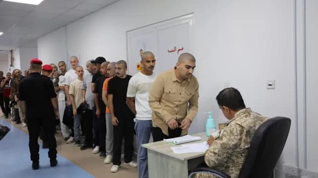 انطلاق الفحوصات الطبية للدفعة الثالثة من مكلفي خدمة العلم في عدة محافظات