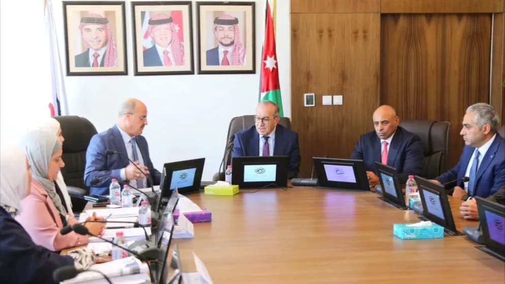 أبو السمن يطالب بتسريع إنجاز المشاريع وتحسين جودة مخرجاتها