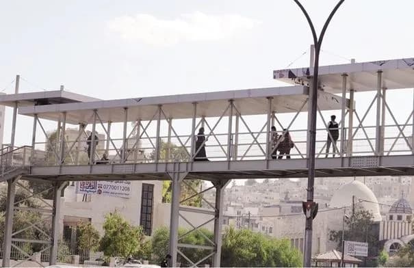 أهالي عمّان يطالبون بتوسيع مهام شركات النظافة لتشمل الجسور والأدراج