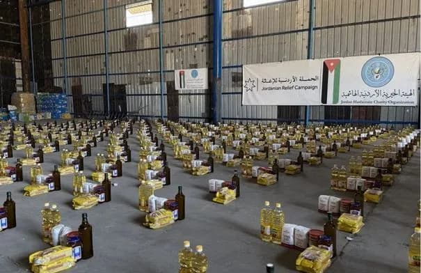الهيئة الهاشمية توزع يوميًا آلاف الطرود الغذائية على سكان غزة