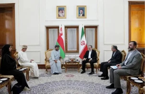 عُمان وإيران تبحثان إنشاء ممر مؤقت مشترك في مضيق هرمز