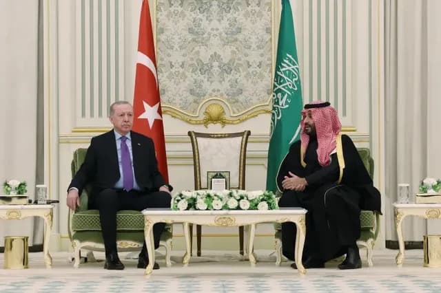 السعودية وتركيا وباكستان توقّع اتفاقية دفاع مشترك في جدة