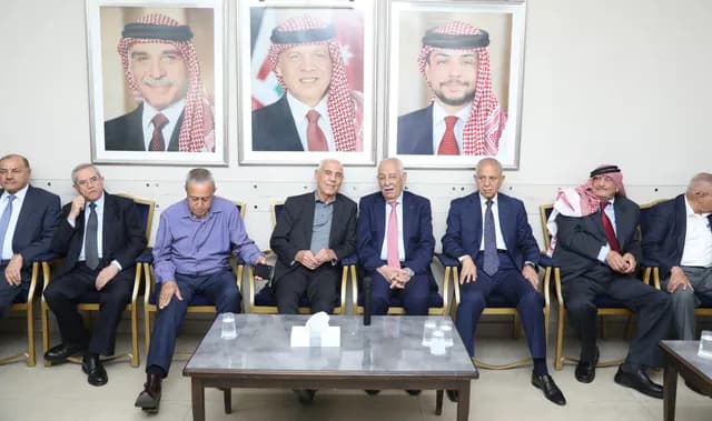 العيسوي يعزي عشيرتي الزريقات والسماوي مندوبًا عن الملك وولي العهد