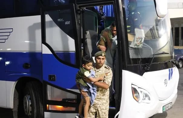 أطفال غزة يعودون إلى القطاع بعد رحلة علاج ناجحة في الأردن