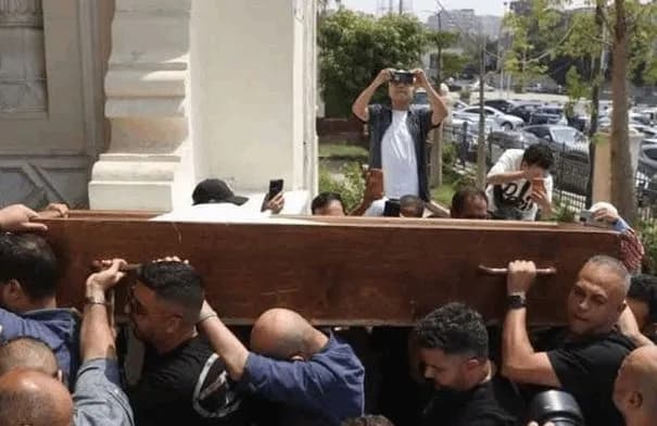 وسط حزن عائلي.. تشييع جثمان الفنان محمد التاجي في القاهرة
