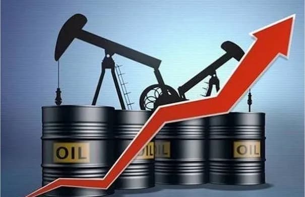 النفط يرتفع مع استمرار غموض مضيق هرمز وترقب لشروط إيران