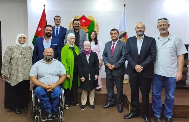 حزب الميثاق الوطني يكرم الطالبة لين المجالي تقديرًا لإنجازها في الثانوية العامة