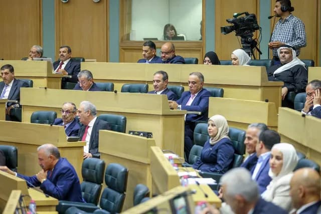 مطالب نيابية بتحويل بلديات إربد والزرقاء والسلط إلى أمانات
