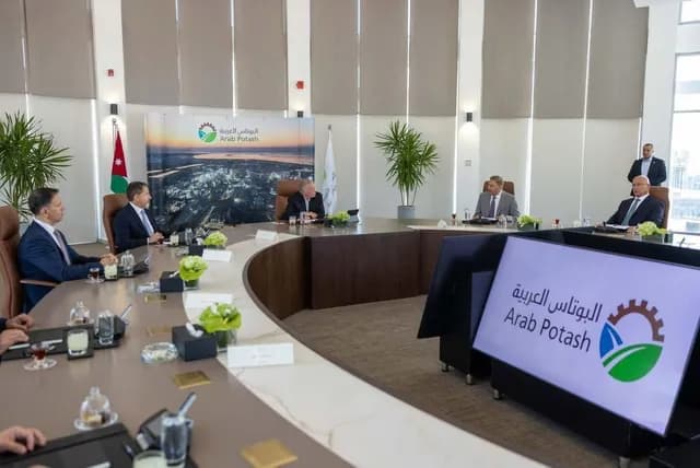 إنجازات بارزة في قطاع النقل ضمن برنامج تحديث الاقتصاد الأردني