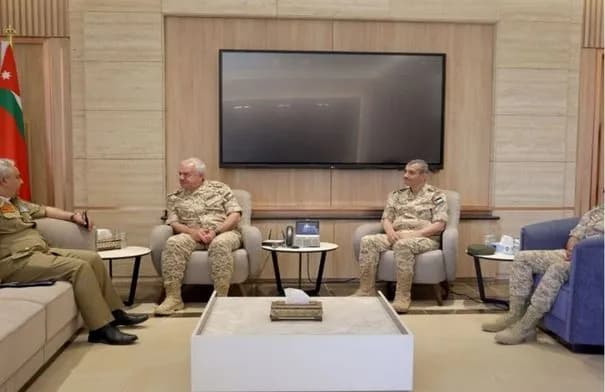 الحنيطي يبحث مع مسؤول ليبي تعزيز التعاون الطبي والتدريبي بين البلدين
