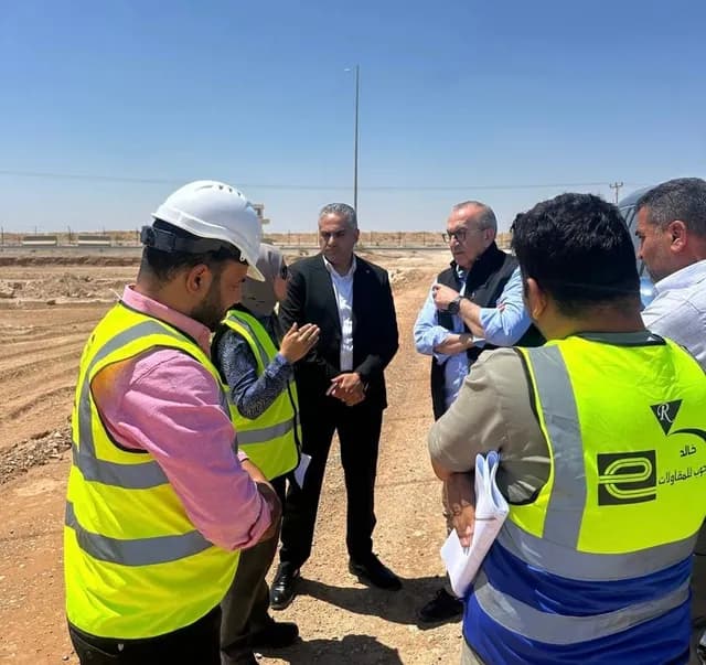 وزير الأشغال يتفقد مشروع طريق مخطط الأزرق الشمولي ويوجه بتسريع الإنجاز