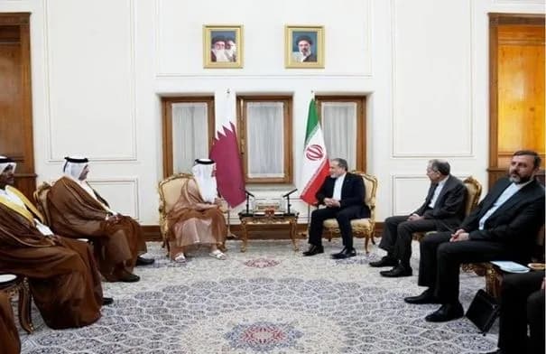 قطر وإيران تبحثان حرية الملاحة في مضيق هرمز
