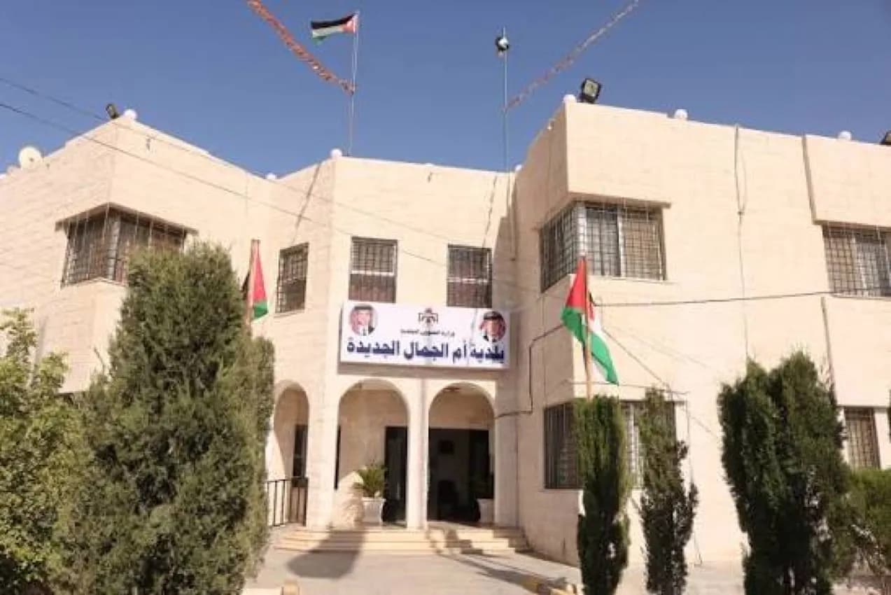 بلدية أم الجمال تنفذ مشاريع خدمية بكلفة 482 ألف دينار منذ بداية العام