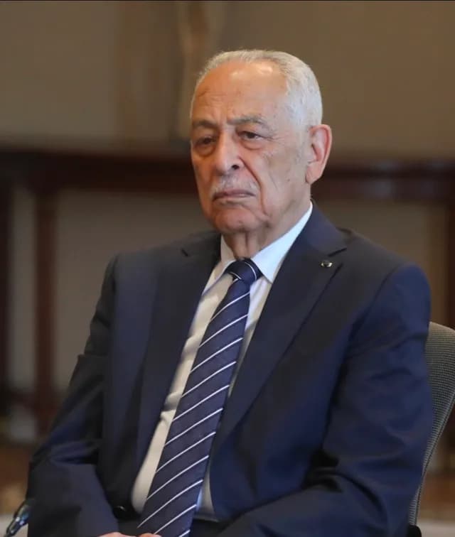 العيسوي يطمئن على صحة الفريق المتقاعد السرحان وينقل تمنيات الملك وولي العهد بالشفاء