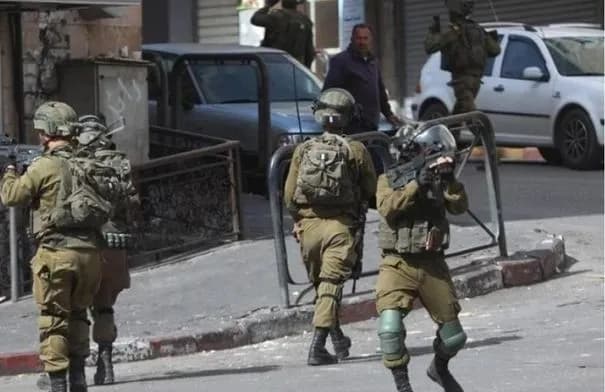اختناقات بين الفلسطينيين خلال اقتحام الاحتلال لقرية المغير
