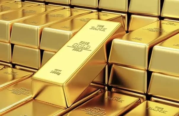 الذهب يرتفع عالمياً مع ترقب تصريحات رئيس الاحتياطي الاتحادي