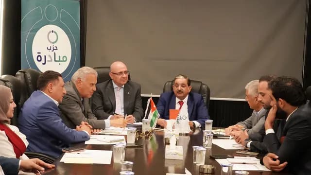 أبو هديب يترأس أول اجتماع للمكتب السياسي لحزب مبادرة بعد انتخابه