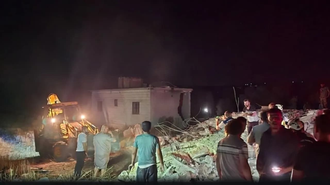انفجار مواد صيد الأسماك في منزل بريف إدلب يودي بحياة 3 مدنيين