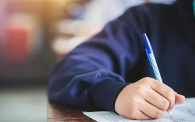 تجميد قرار احتساب 30% من علامة التوجيهي لطلبة جيل 2009