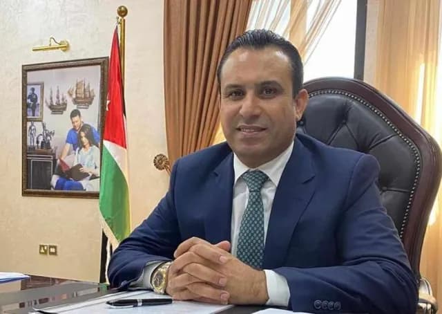 الحكومة تقر تعيينات جديدة في وزارتي الأشغال والتربية وإحالة محافظين للتقاعد