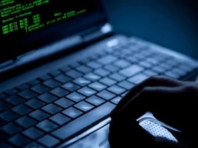 تحذير من الجرائم الإلكترونية: مشاركة المنشورات المسيئة قد تعرضك للمساءلة القانونية