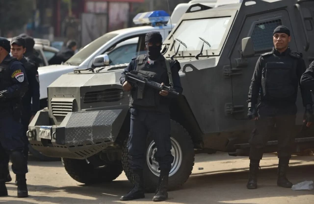 مصر: محامٍ يطعن والده 16 طعنة حتى الموت في المطرية