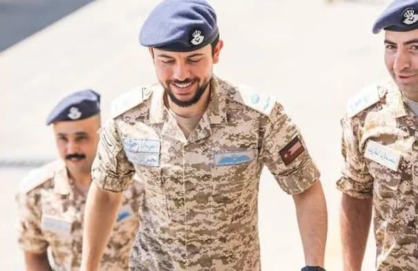 مصور ولي العهد ينشر صورًا من خدمته العسكرية في سلاح الجو الملكي