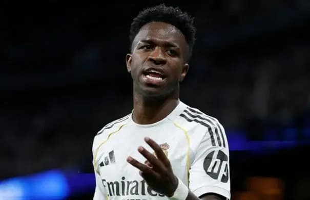 فينيسيوس يمدد عقده مع ريال مدريد لست سنوات إضافية