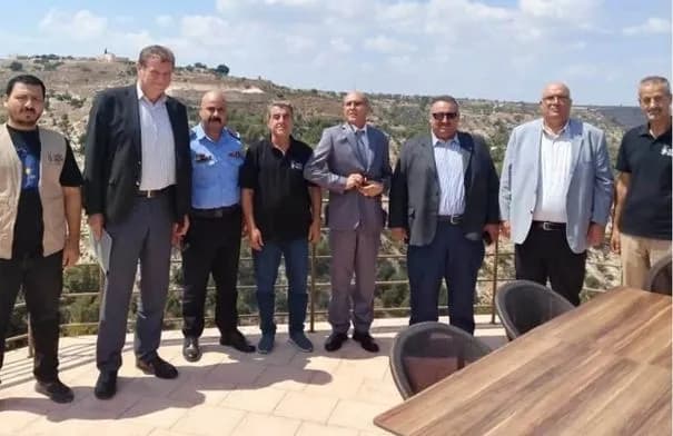 محافظ إربد يتفقد محمية غابات اليرموك ويؤكد متابعة الملاحظات