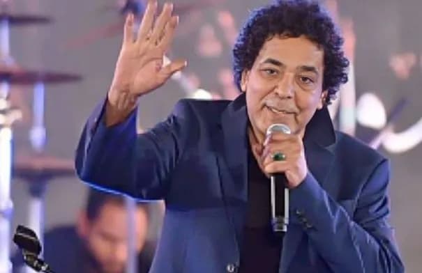 الفنان المصري محمد منير يسافر إلى ألمانيا لإجراء فحوصات طبية بعد تدهور صحته