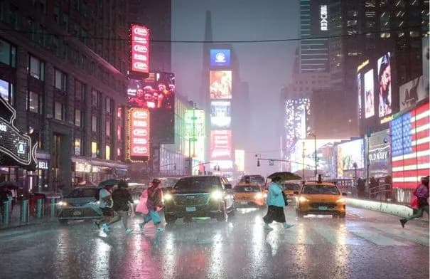 شرطة نيويورك تطلق النار على مهاجمة بسكين في تايمز سكوير