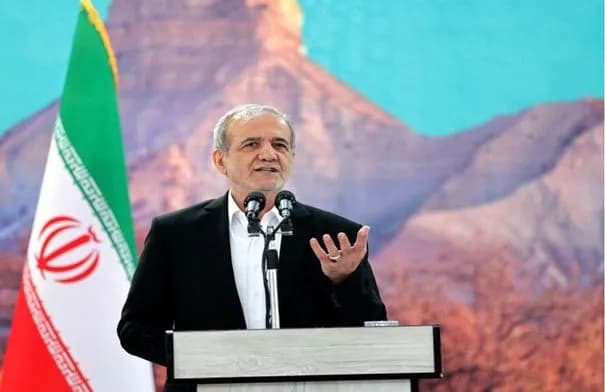 بزشكيان يلتقي خامنئي 7 ساعات لبحث العقوبات ومعيشة الإيرانيين