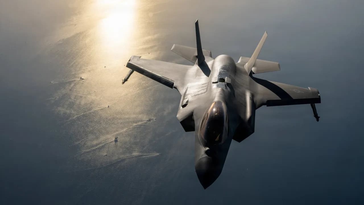 أدنوك: استهداف سفينة تابعة لها بصاروخ في مضيق هرمز دون إصابات