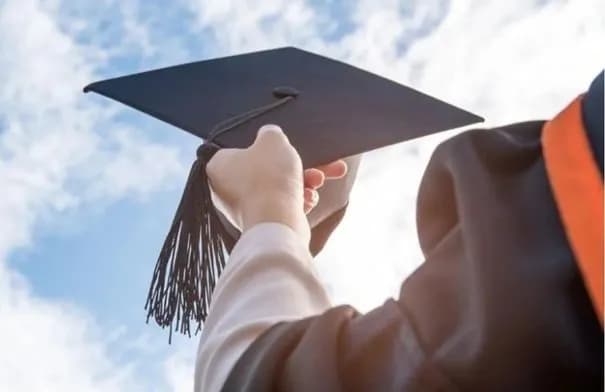 النهار: تخصيص 5% من التعيينات في القطاع العام لأوائل الجامعات