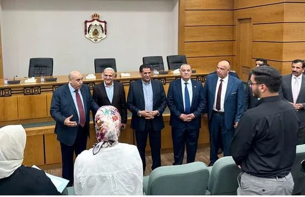 رئيس مجلس النواب يبحث مع هيئة شبابية تعزيز المشاركة السياسية