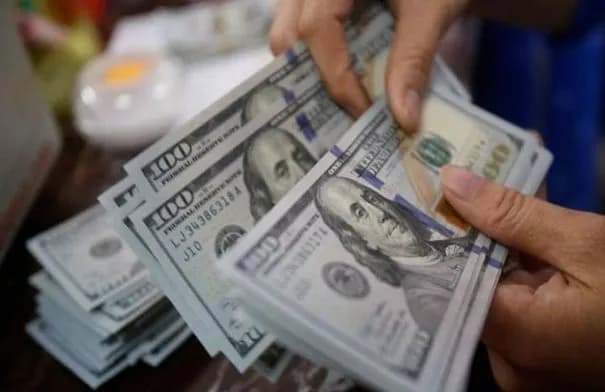 ضبط متسولة بحوزتها 46,600 دولار في عمّان